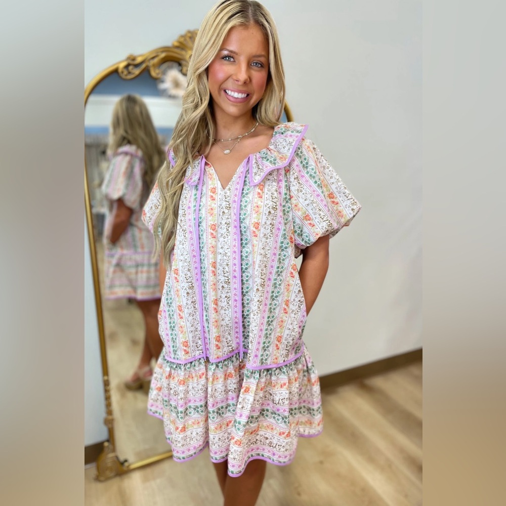 Floral Patterned Entro Dress with Ruffled Collar